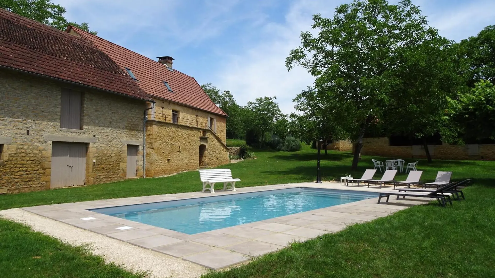 Domaine Avec Piscine A Milhac Dans Le Lot 4 Etoiles 2 Gites